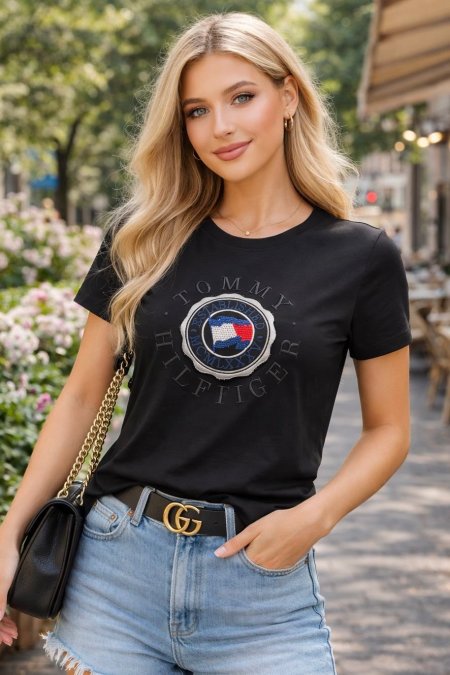 بلوزة تومي نص كم